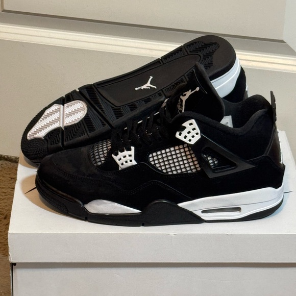 Jordan Retro 4 white thunder Black and White Men's Shoes